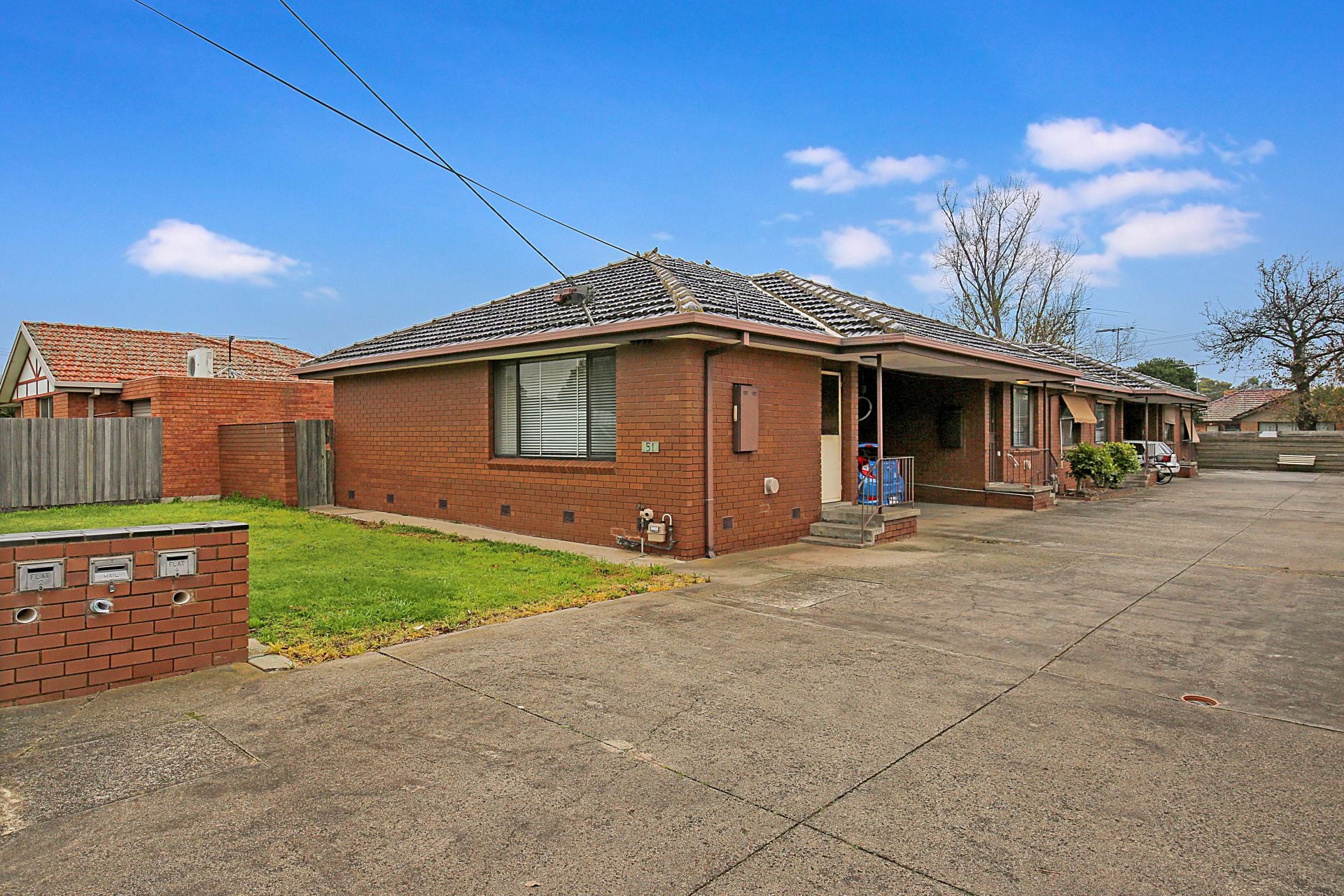 WALKING DISTANCE TO AMENITIES!