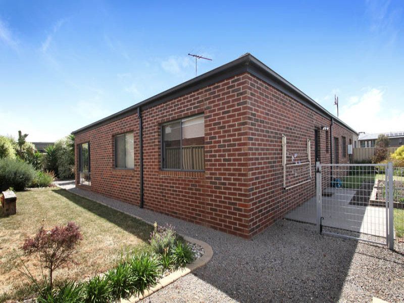 38 Central Parkway, Caroline Springs - Thumbnail 8