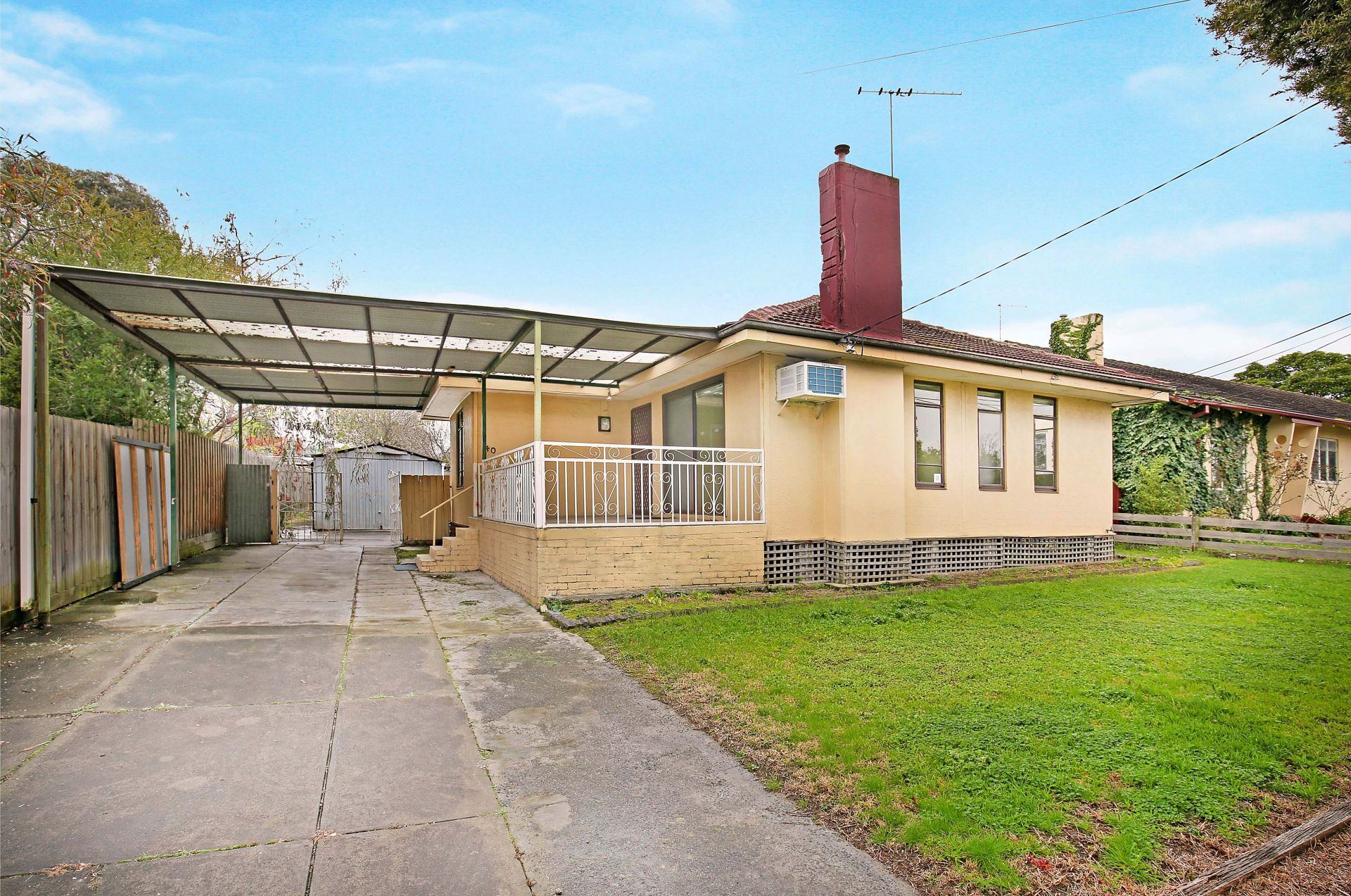 3 Bedroom - Perfect Location - Close to everything !