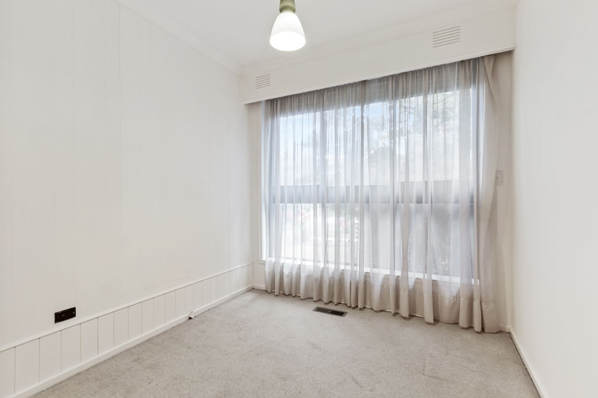 Spacious 4 Bedroom House - 6 Month Lease