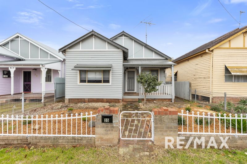 JUNEE 35 Gloucester Street