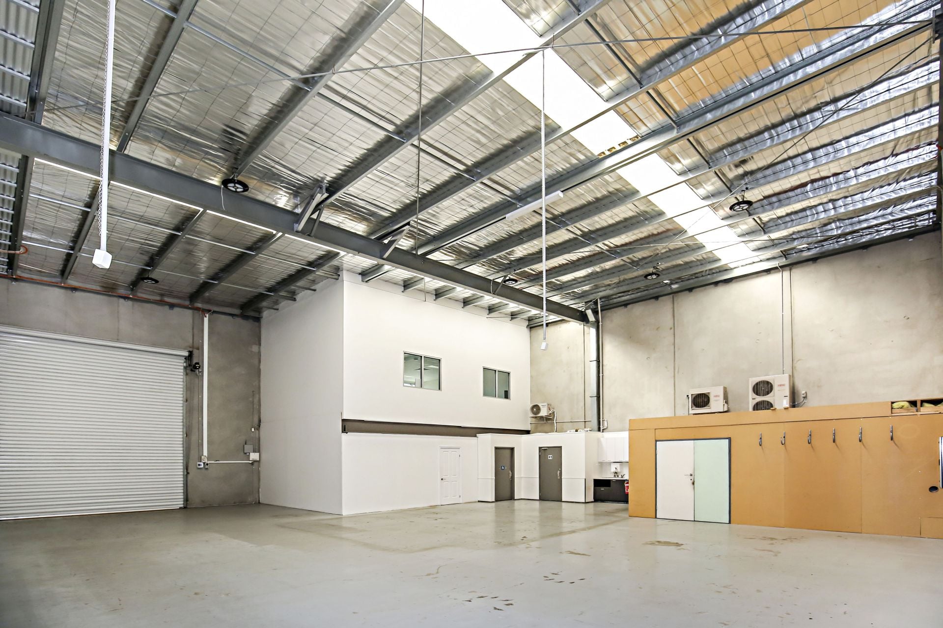 MODERN OFFICE / WAREHOUSE