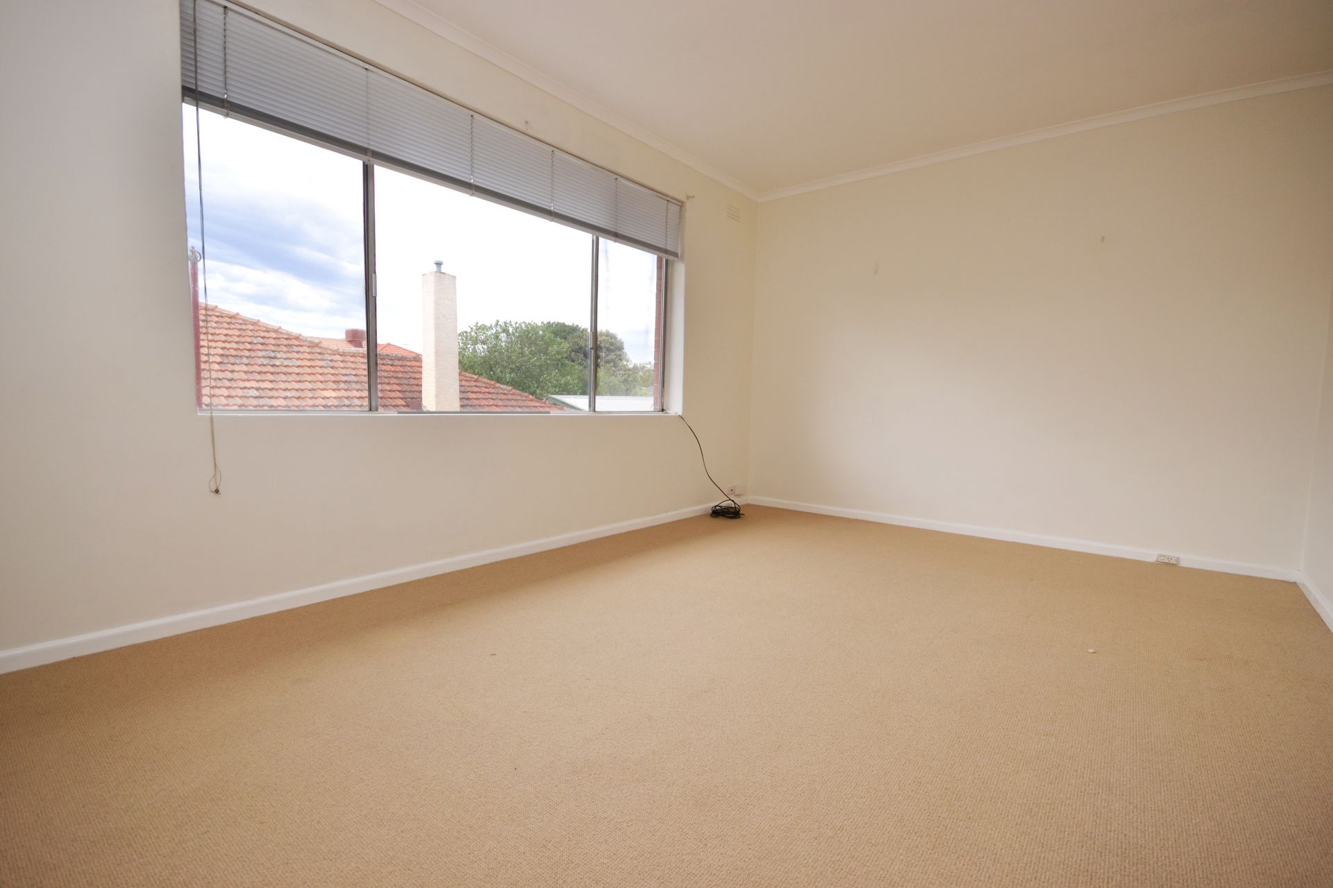 Perfectly Positioned Low Maintenance Living!