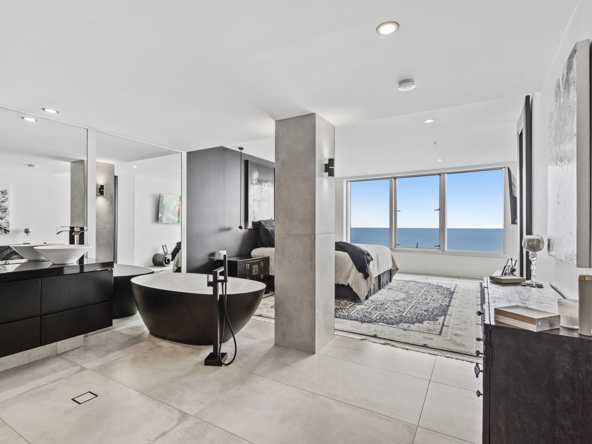 6402/9 Hamilton Avenue, Surfers Paradise - Thumbnail 2