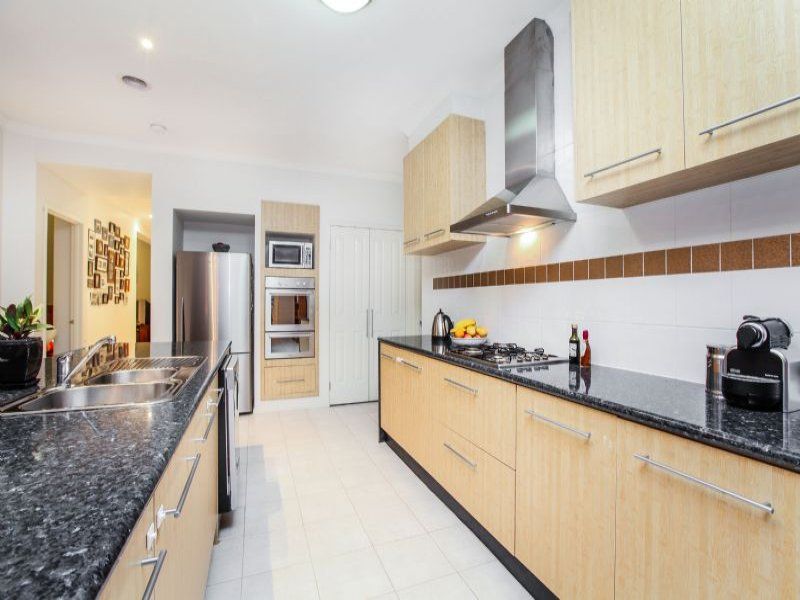 3 Wattlepark Street, Caroline Springs - Thumbnail 5