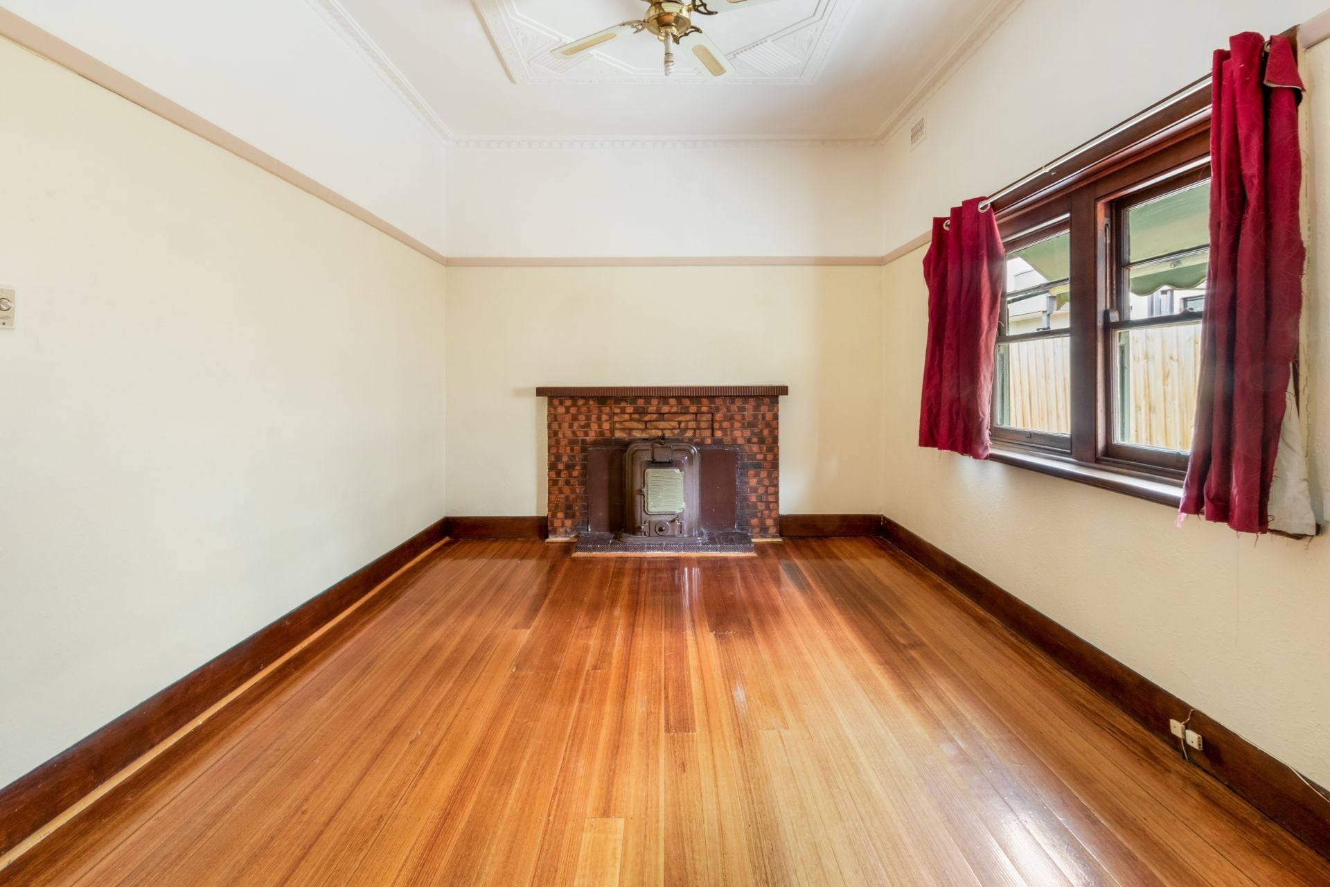 A PLACE TO CALL HOME AND READY FOR YOU TO MOVE INTO NOW!