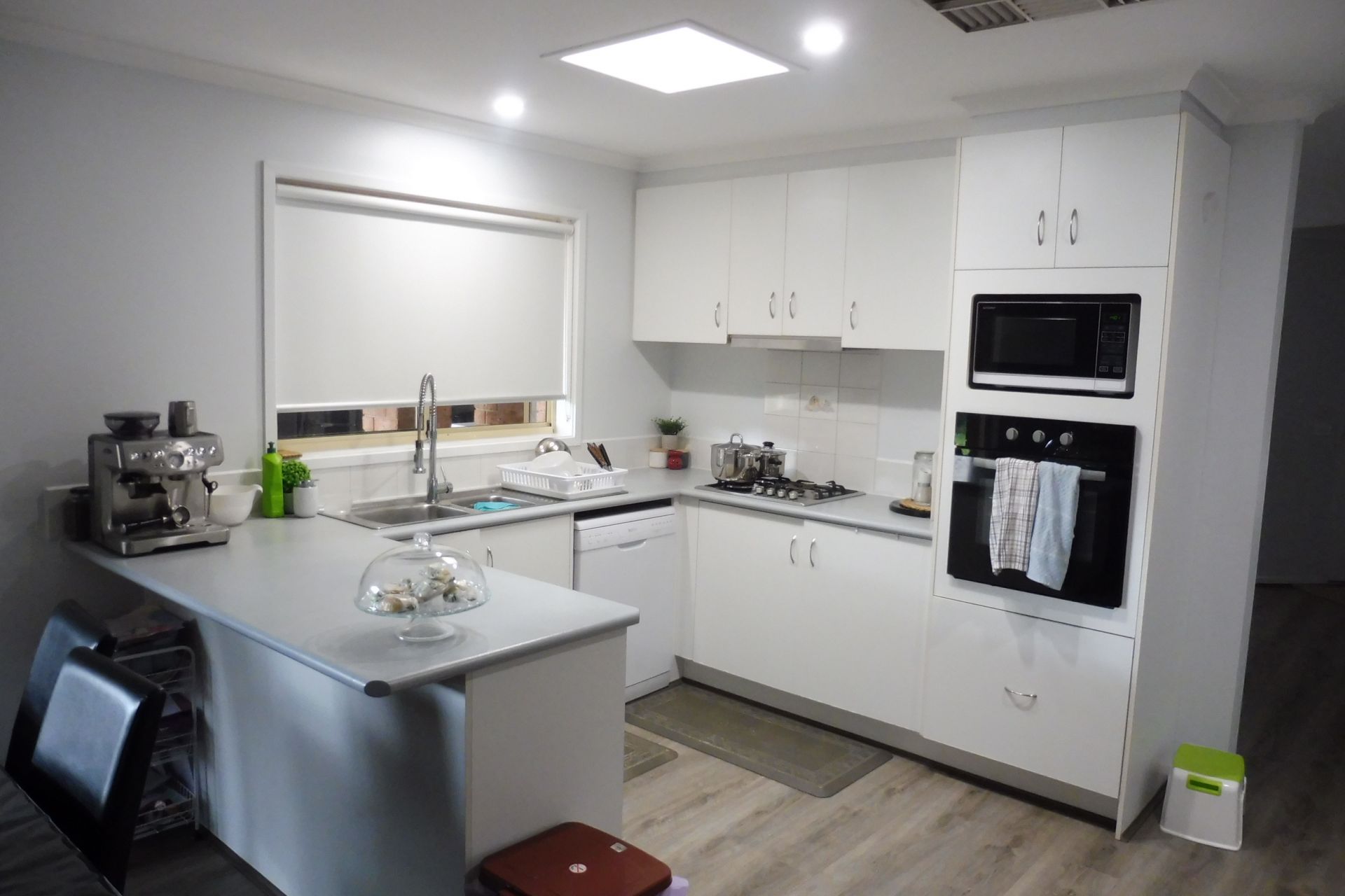 CLOSE TO LALOR SHOPS