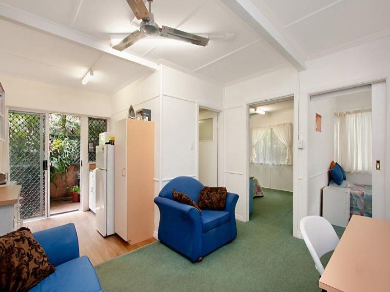 SOLD BY DJ STRINGER PROPERTY SERVICES - Rainbow Nostalgia At Its Very Best ' - Entire Block of 5 units, Sold By Dj Stringer Property Services - Rainbow Nostalgia At Its Very Best ' - Entire Block Of 5 Units - Thumbnail 8