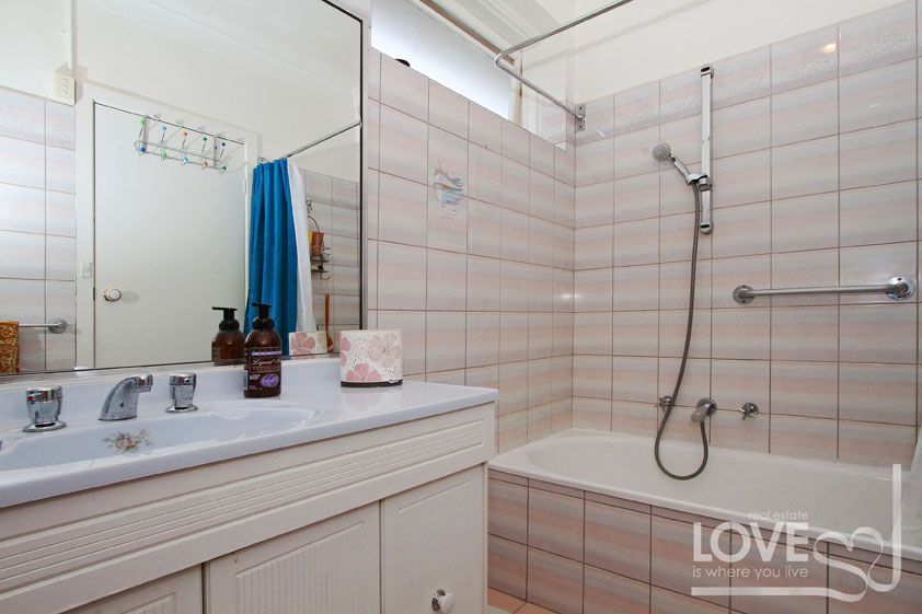 IMMACULATELY PRESENTED WITH THREE BEDROOMS