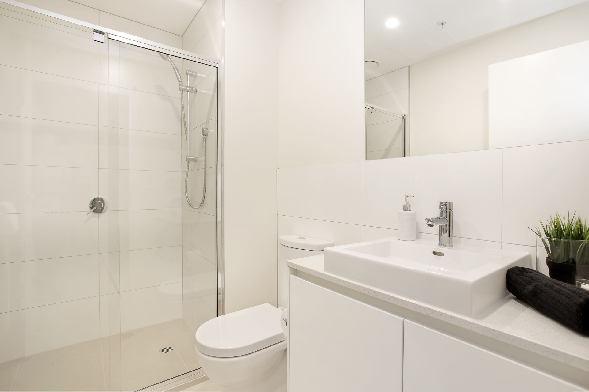SPACIOUS APARTMENT IN PRIME LOCATION