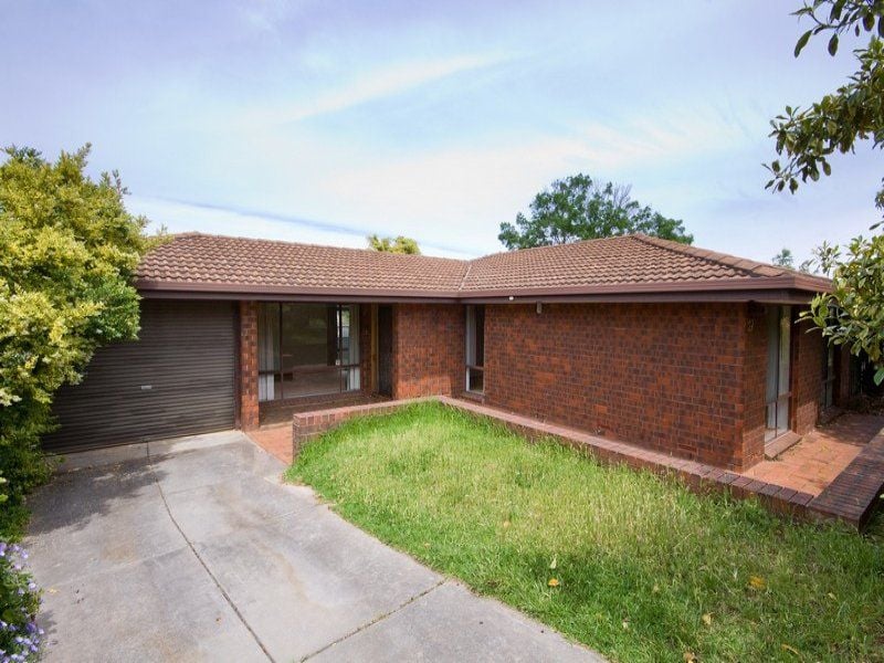 27 ROBERTSON CRESCENT Redwood Park 5097
