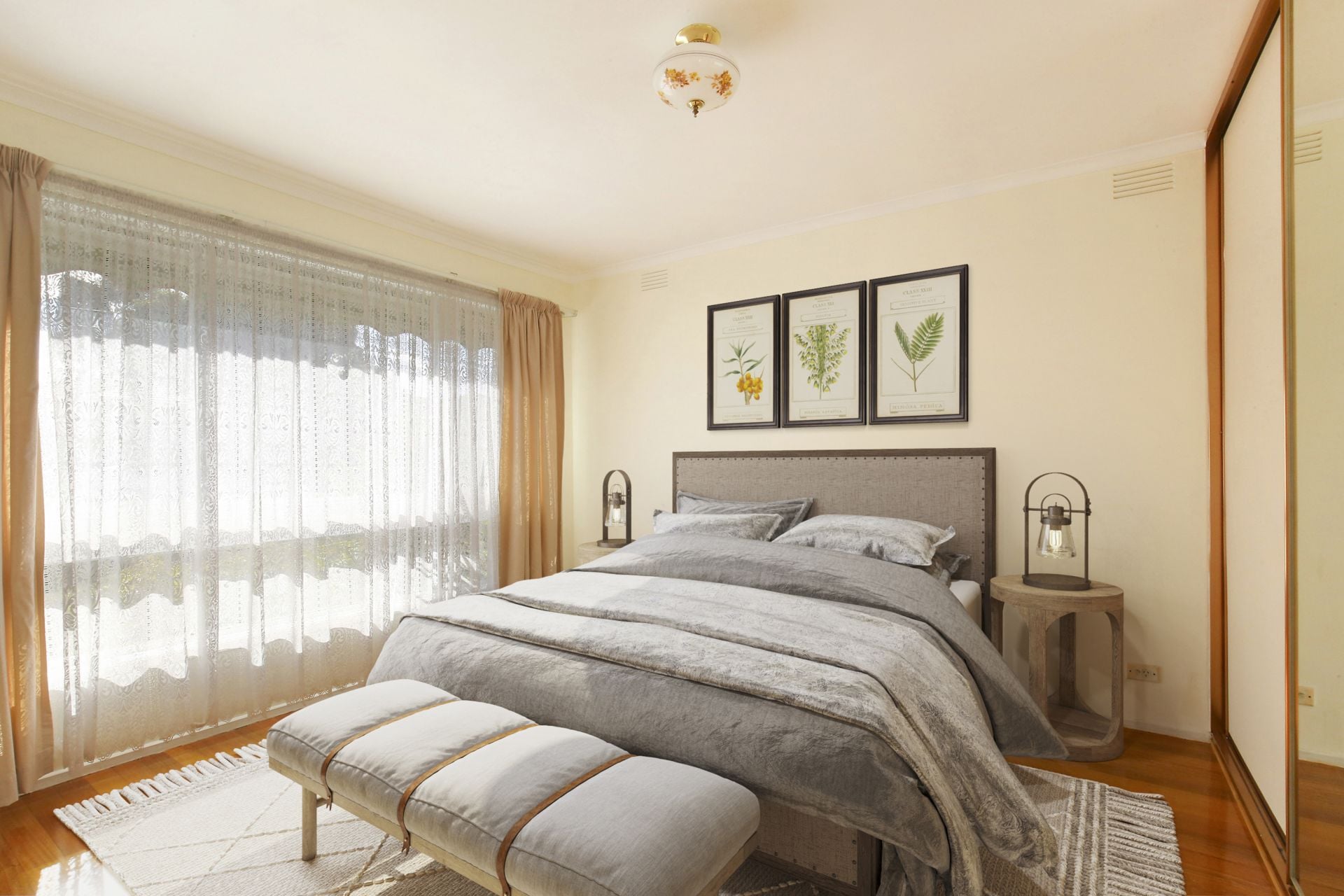 Enter The Market In Vibrant Location!
