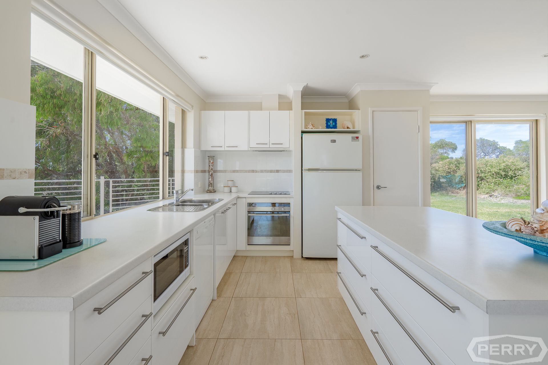 11 Oceanic Drive, Dawesville H.& N. PERRY