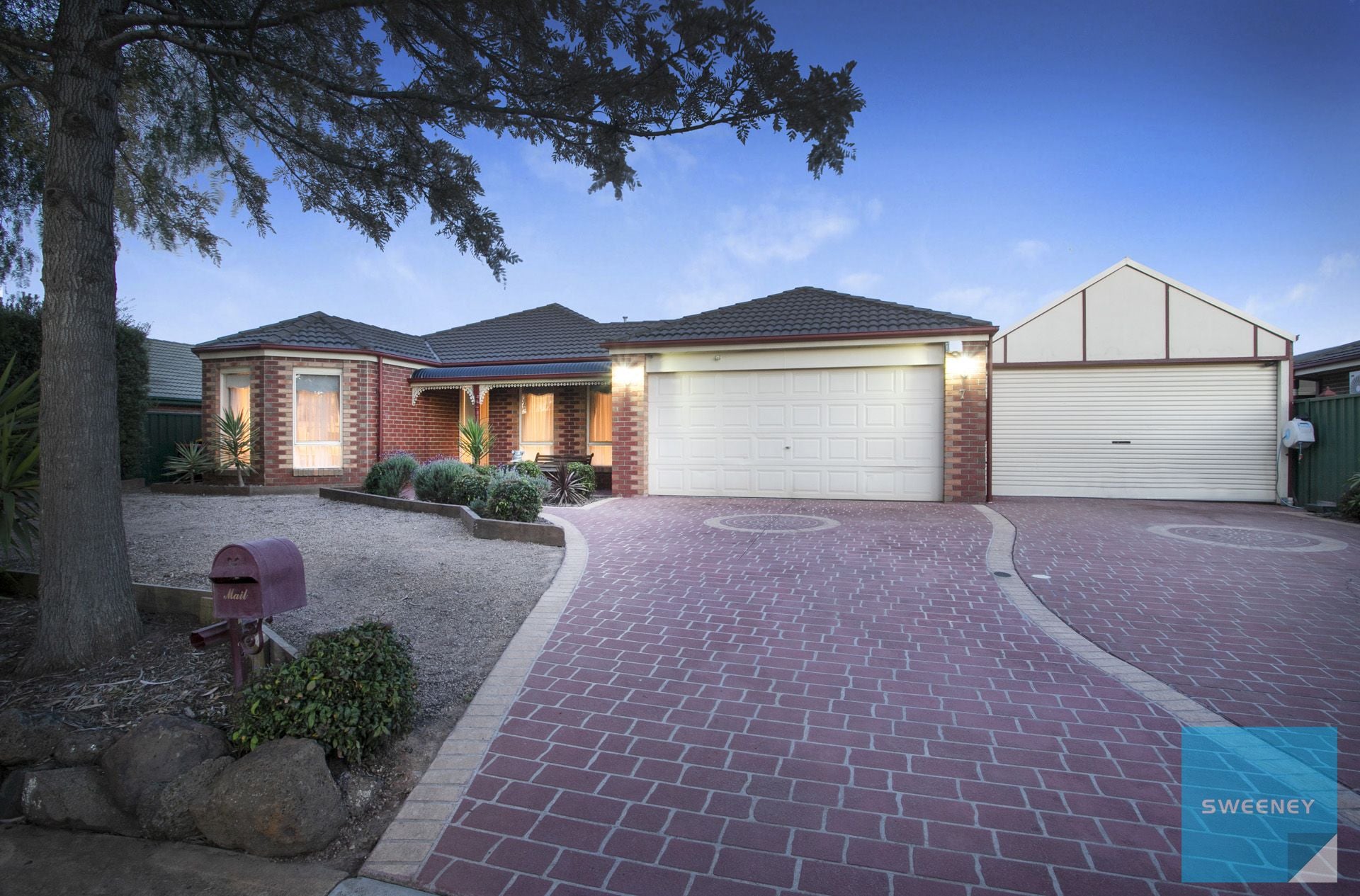 7 Creekbank Place, Caroline Springs - Thumbnail 2