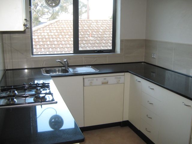 **Great Location**  1 WEEK RENT FREE!!