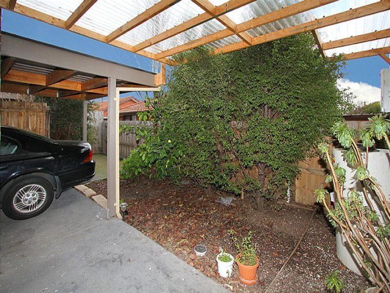 Immaculate Townhouse In Great Location! *APPLICATION PENDING*
