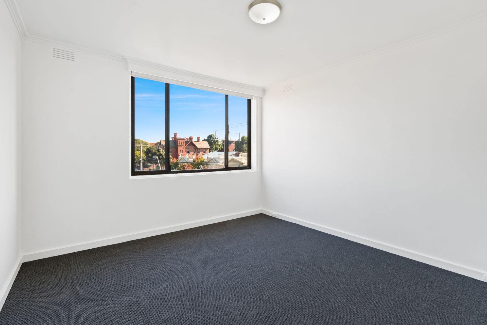 Newly Renovated Apartment In Prime Location