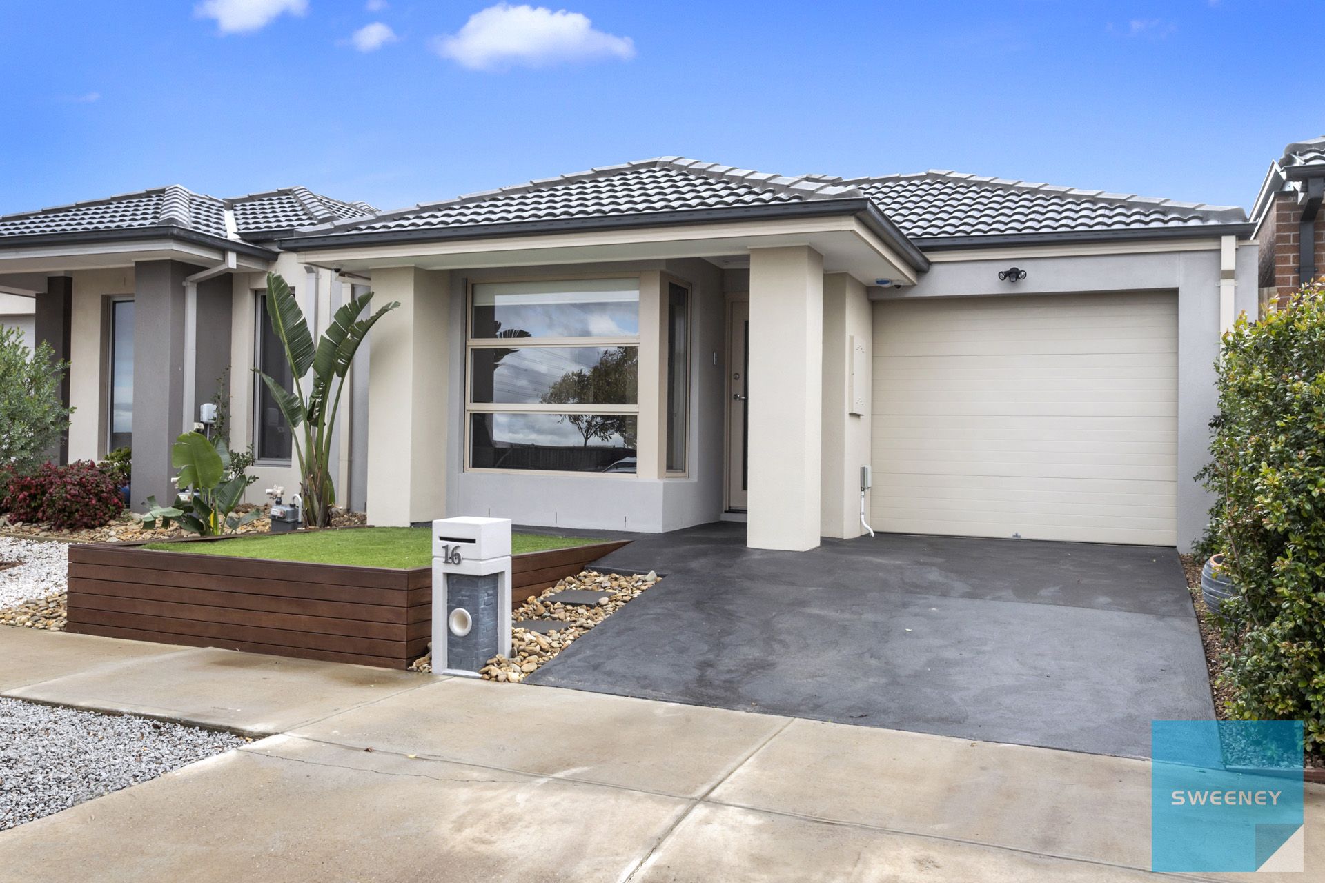 16 Kennedy Drive, Fraser Rise - Thumbnail 2