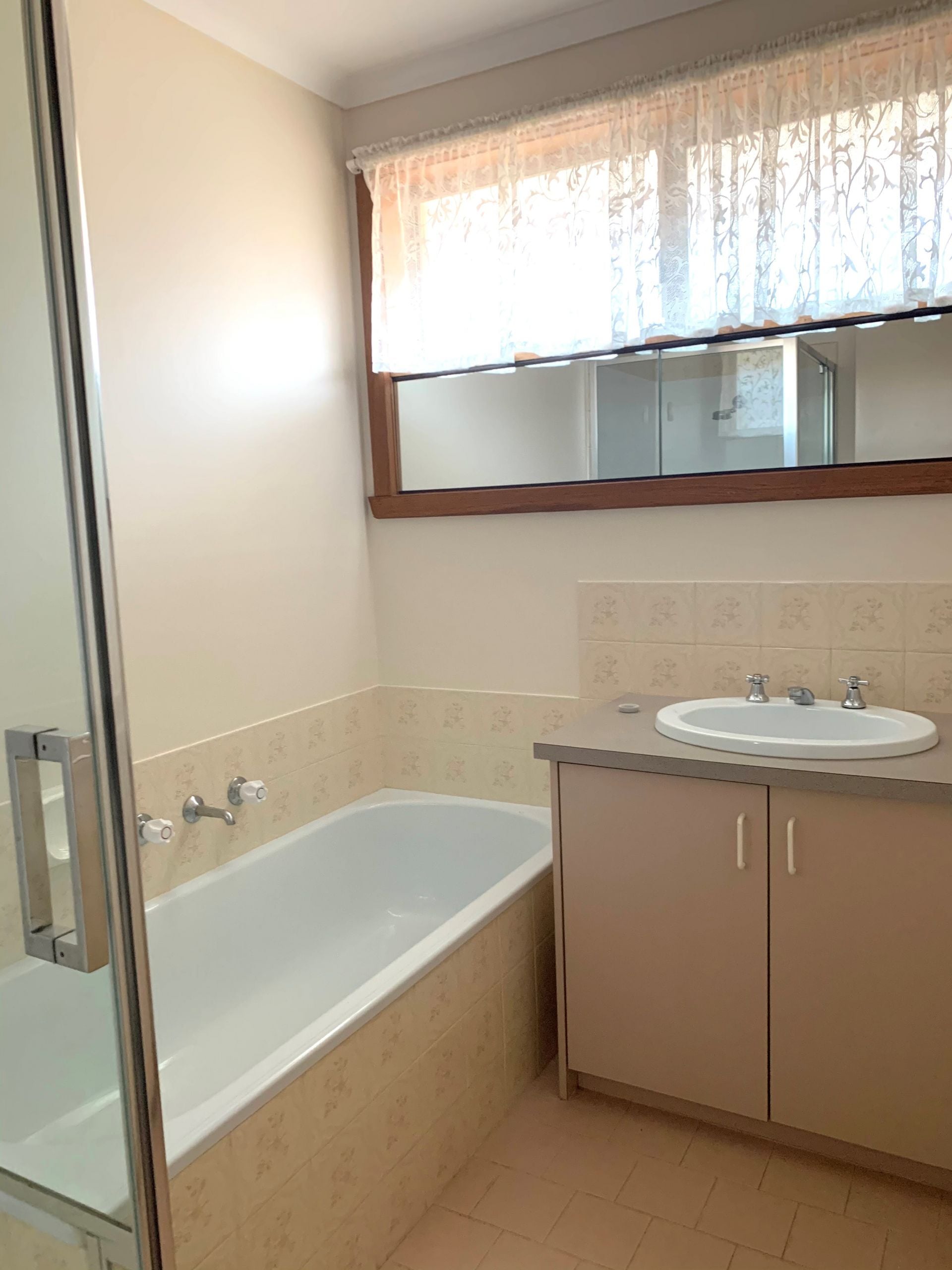 EASY LIVING, IDEAL LOCATION