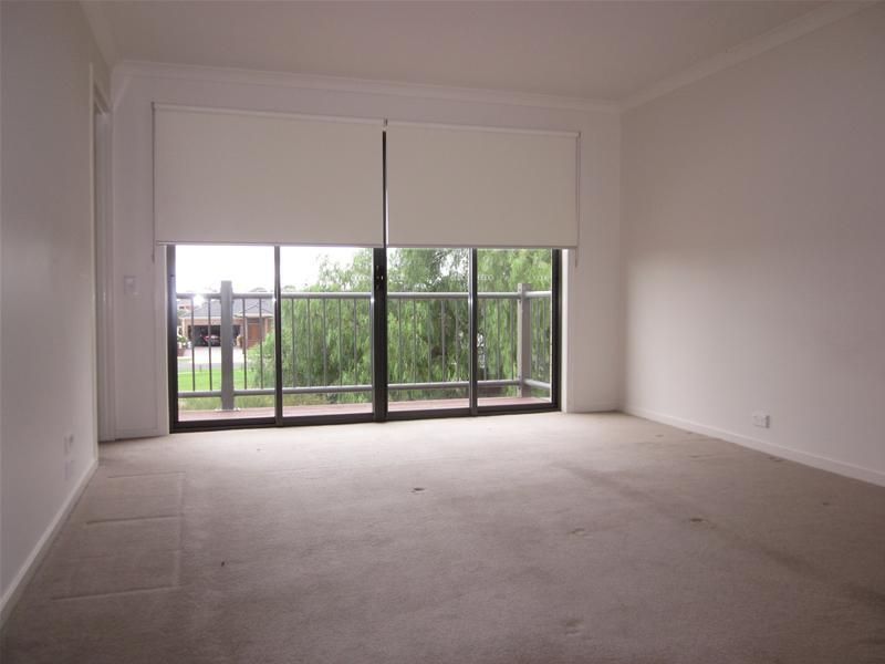 MODERN THREE BEDROOM TOWN RESIDENCE   *Insp Thu 28th Apr @ 4:40pm*