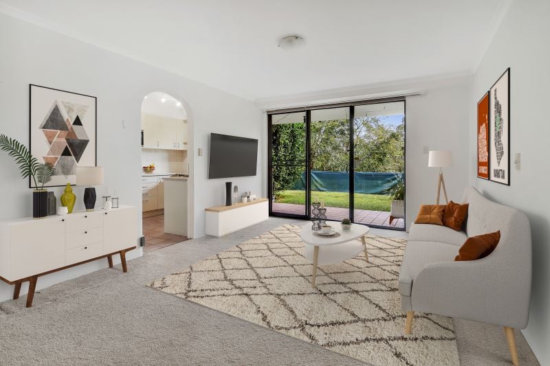 Spacious ground floor apartment with peaceful bushy outlook
