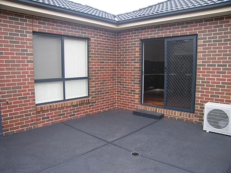 MODERN 2 BEDROOM UNIT!