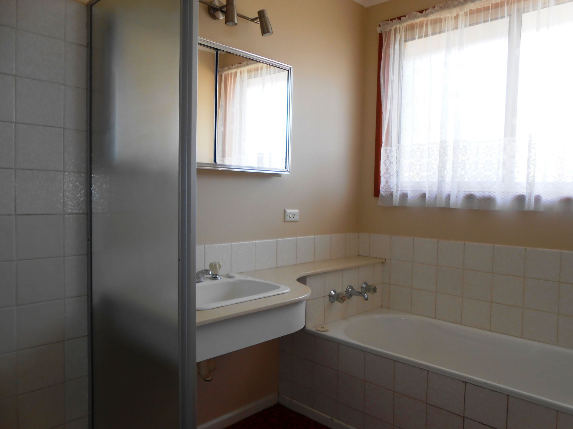 GREAT OPPORTUNITY, GREAT LOCATION