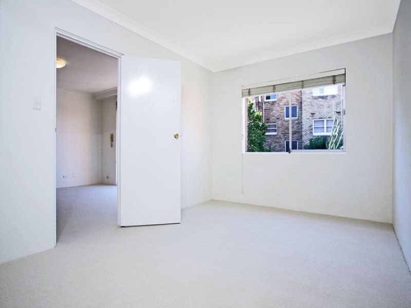 2/13 Harriette Street NEUTRAL BAY NSW, Bay - Thumbnail 2