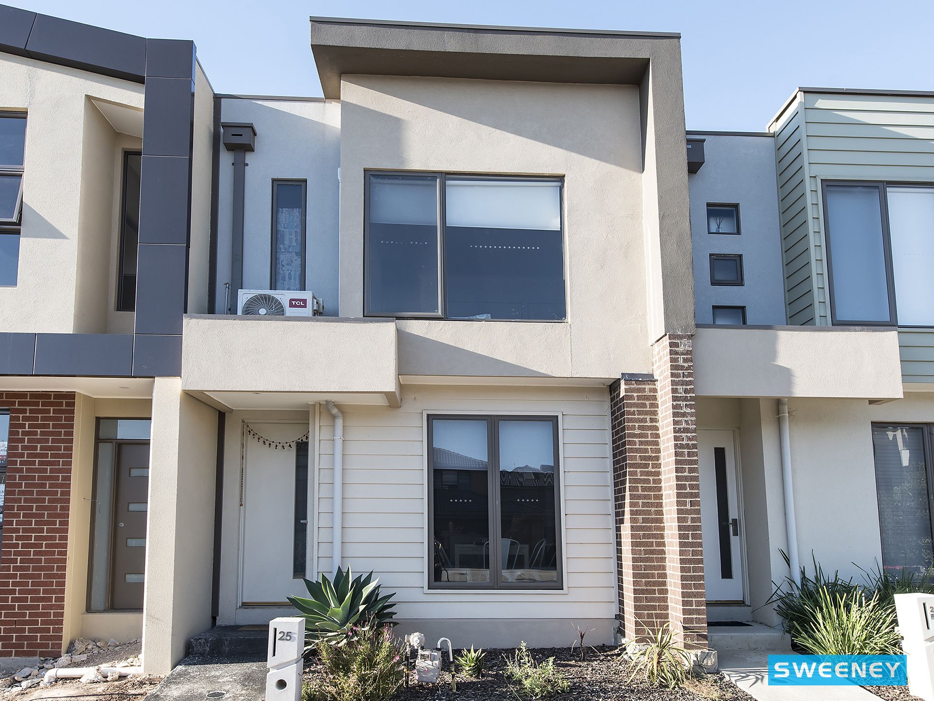 25 Marine Parade, Caroline Springs - Thumbnail 2