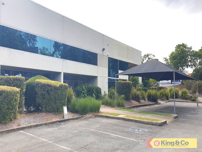 CENTRALLY LOCATED OFFICE