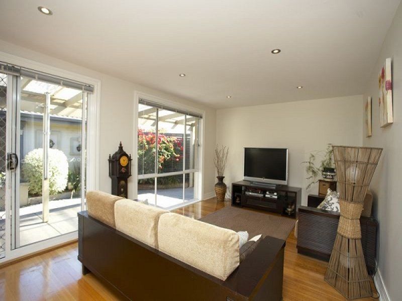 67 Grieve Parade, Altona - Thumbnail 2