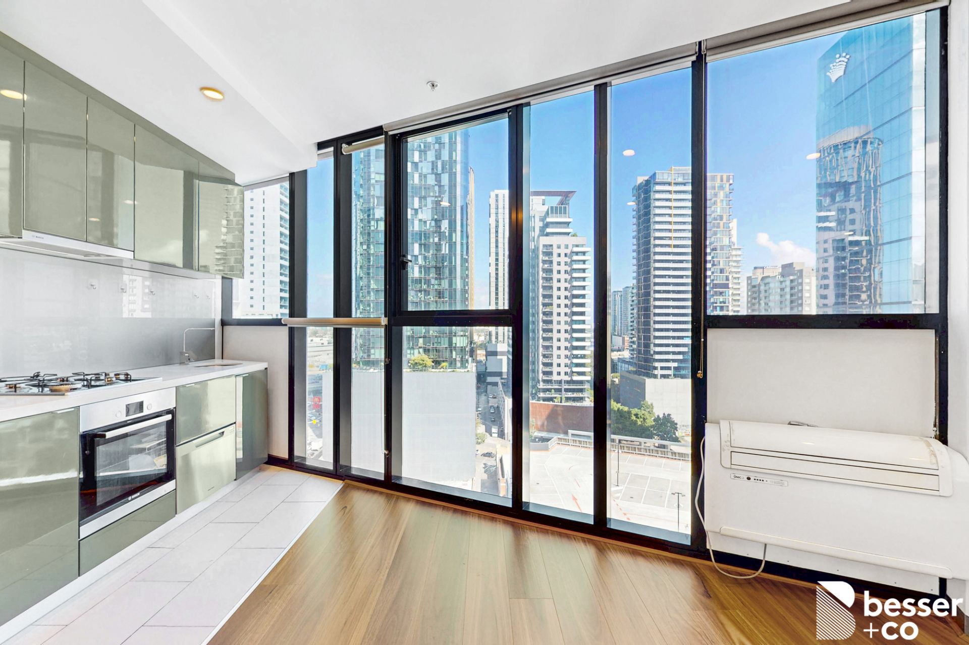 1405/33 Clarke Street, Southbank - Thumbnail 2