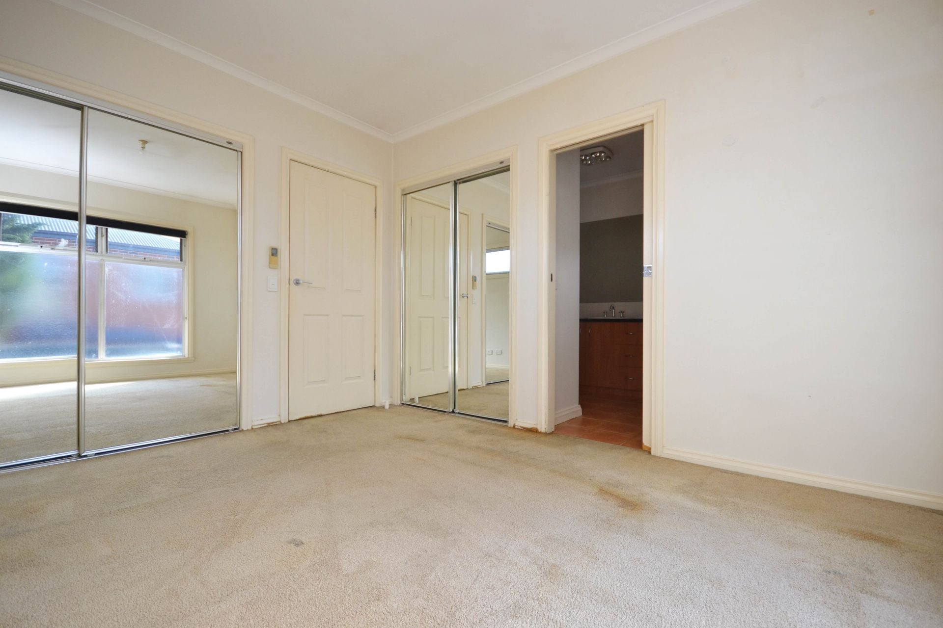 TOP TOWNHOUSE IN TRENDY THORNBURY