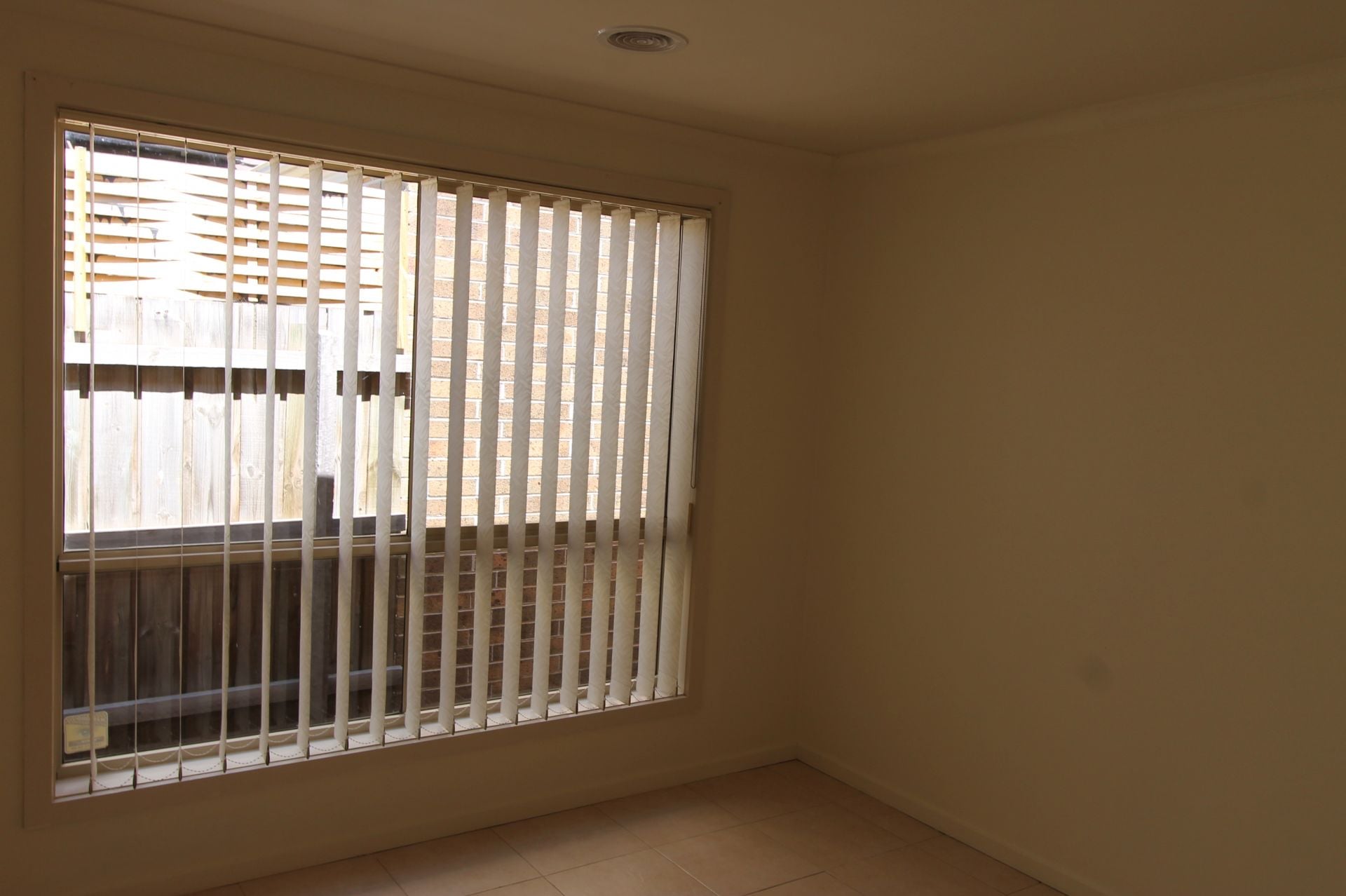 Spacious Home in Mill Park Lakes Estate