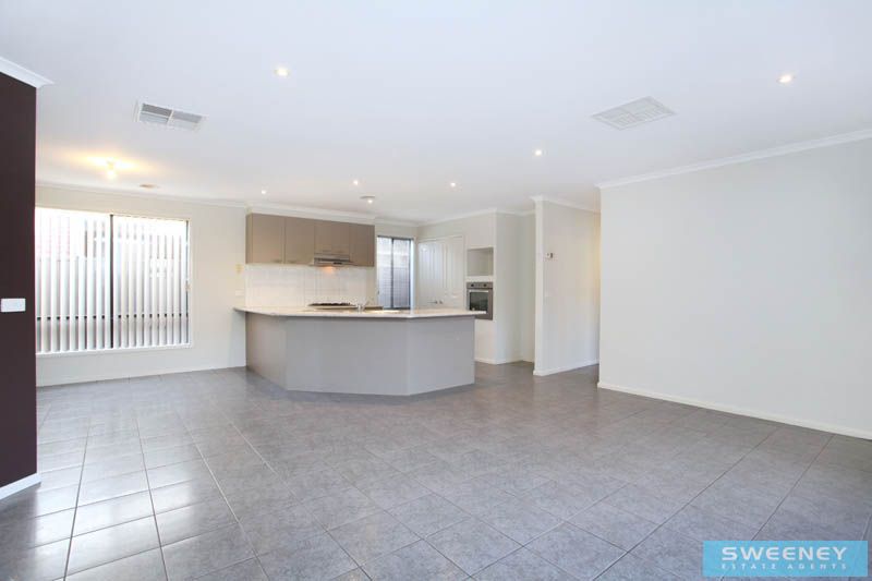 19 Lancely Green, Caroline Springs - Thumbnail 7