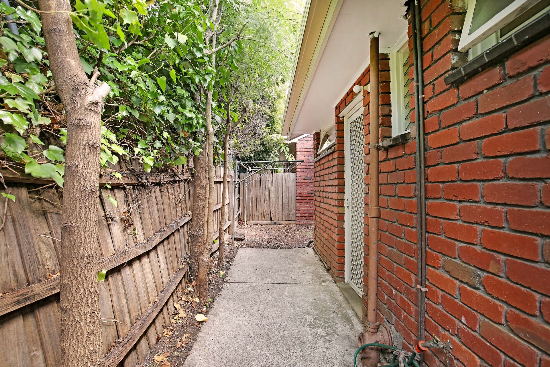 Cosy Unit With Plenty Of Space To Offer!