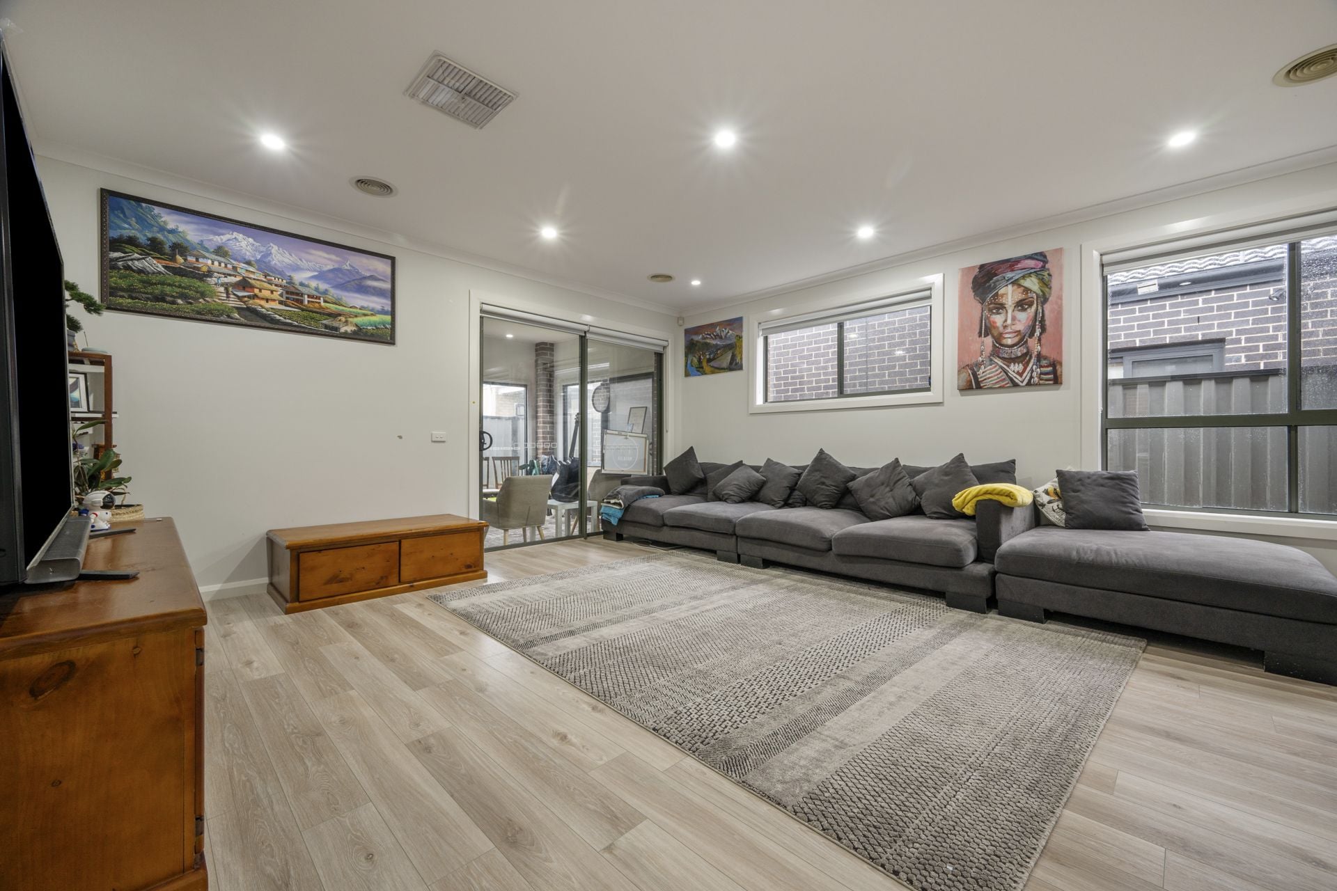 SPACIOUS FAMILY HOME IN A PRIME LOCATION