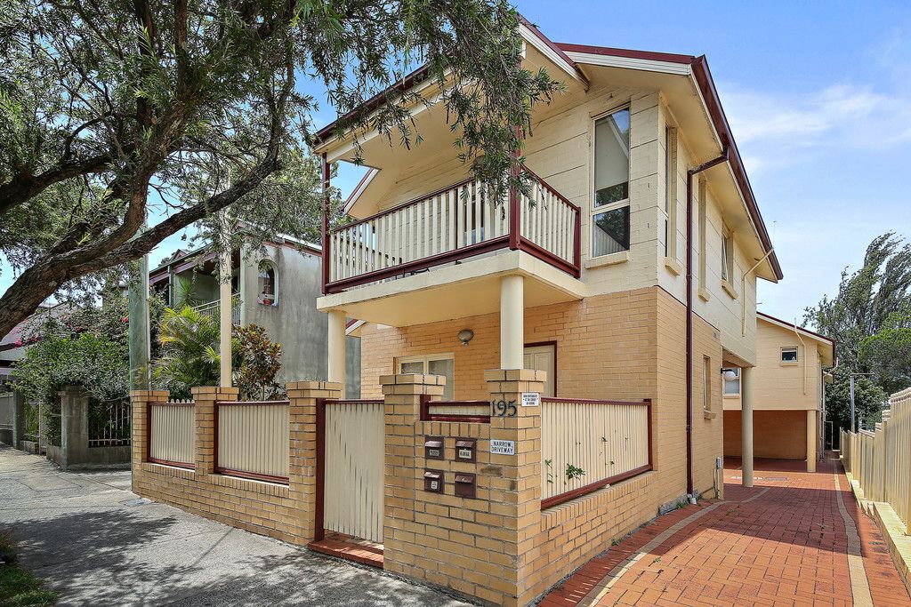 Quality Townhouse Of Privacy And Convenience