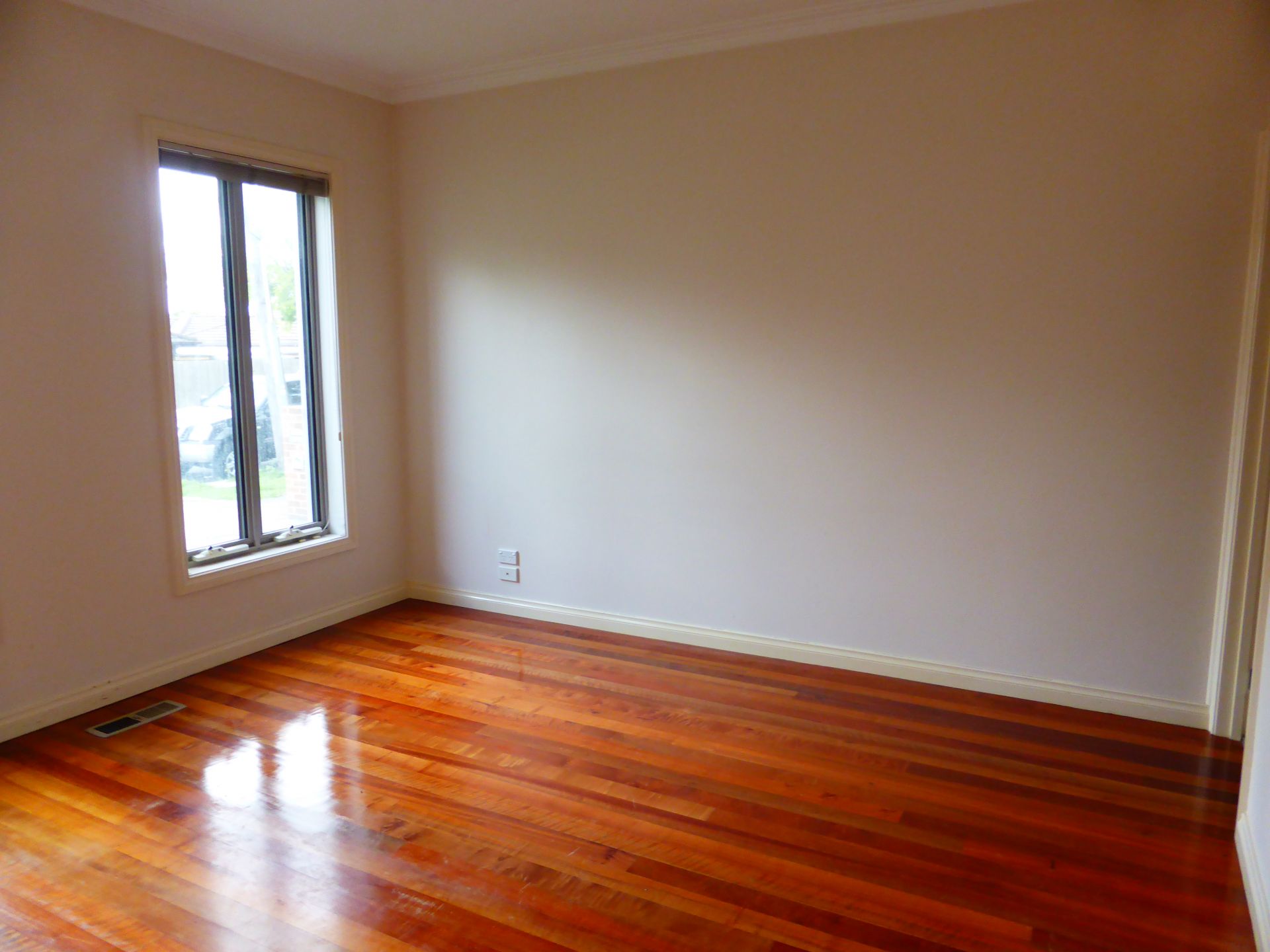 Updated Villa Style Unit - Very Spacious!