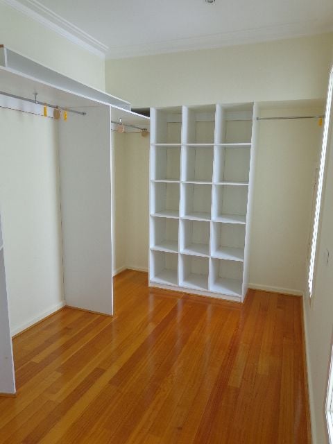 Classic Eaglemont Residence! 5 beds and ready for lease ! REGISTER for online OPEN times
