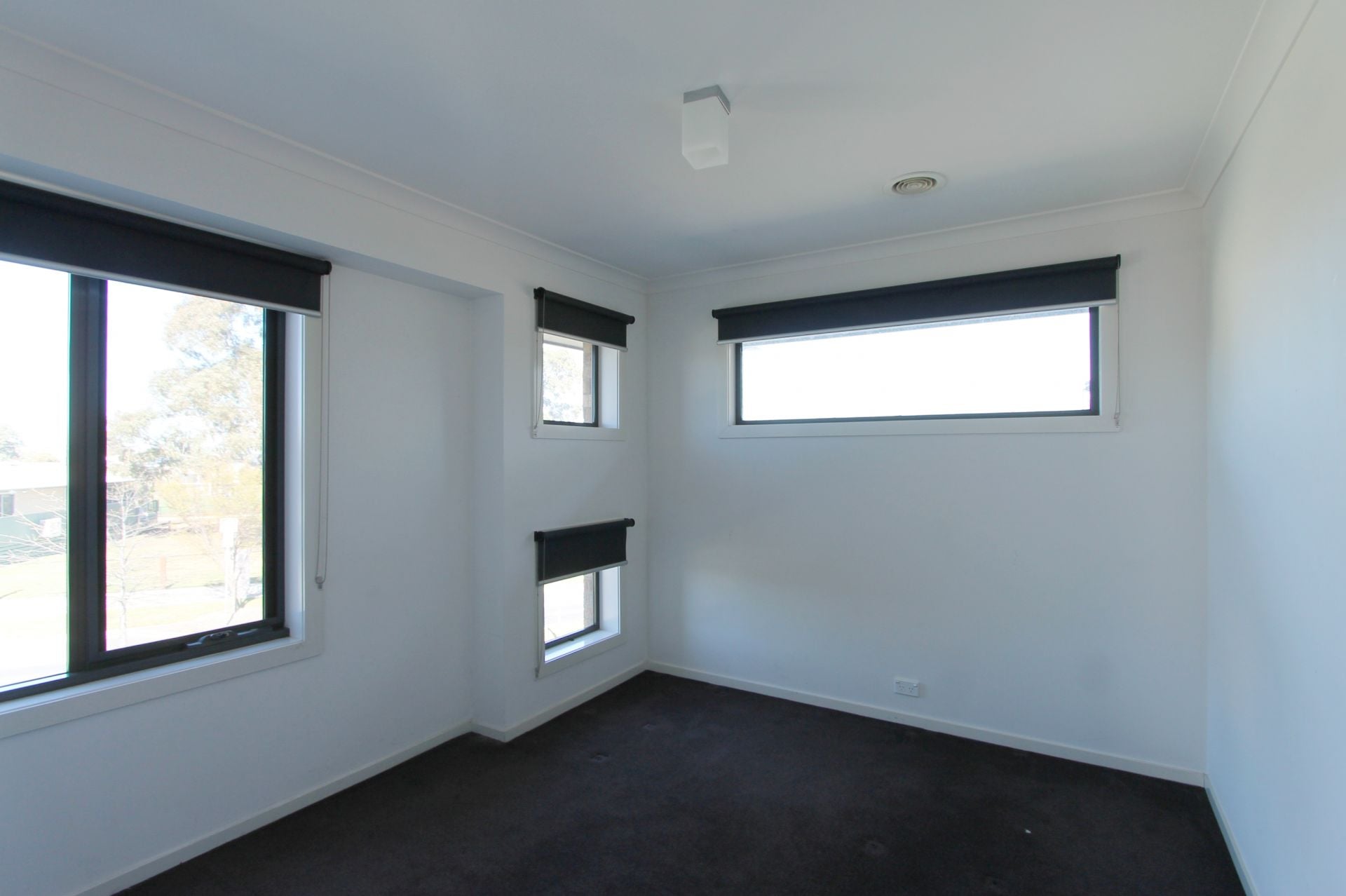 Spacious Townhouse In Excellent Location