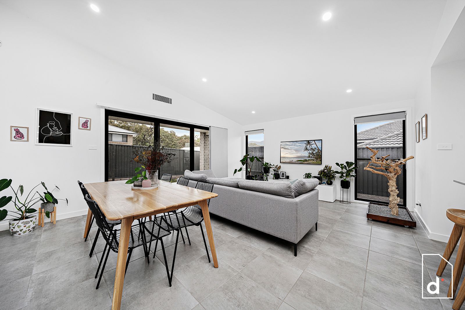 Sold property 950000 for 33 Brotheridge Avenue Calderwood , NSW 2527