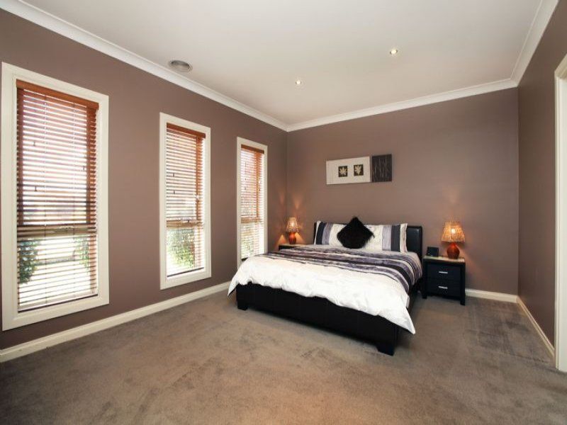27 The Avenue, Caroline Springs - Thumbnail 8