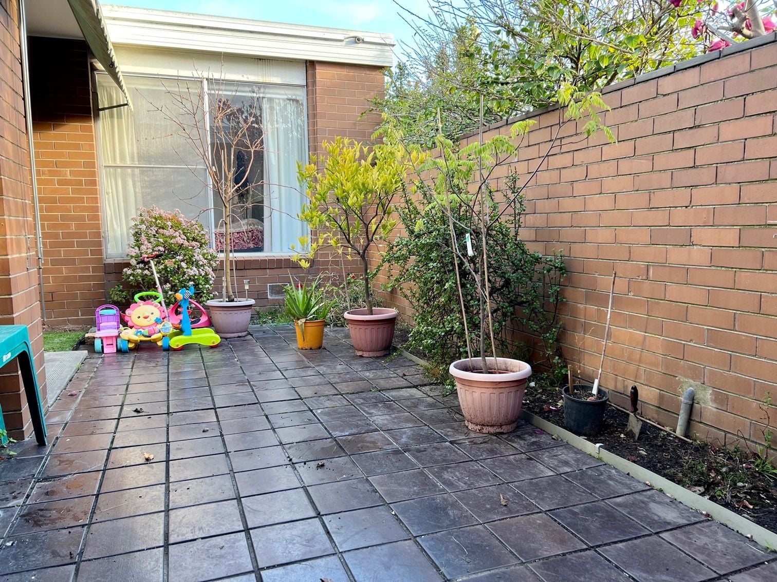 EXCELLENT LOCATION, OUTSTANDING RESIDENCE