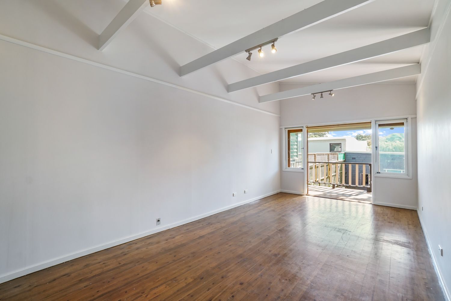 Freshly Renovated One Bedroom House in Annandale