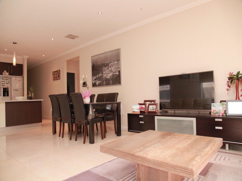 27 Carinya Crescent SOUTH MORANG, South Morang - Thumbnail 8