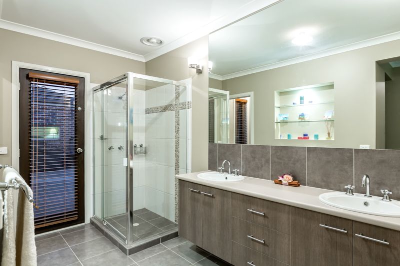 7 Clonandra Lane, Caroline Springs - Thumbnail 6