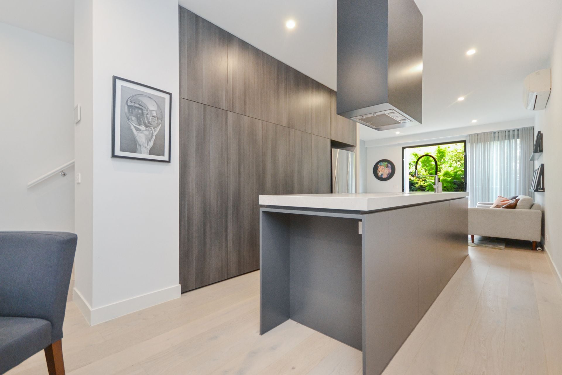 LUXURIOUS LIVING OVER TWO LEVELS