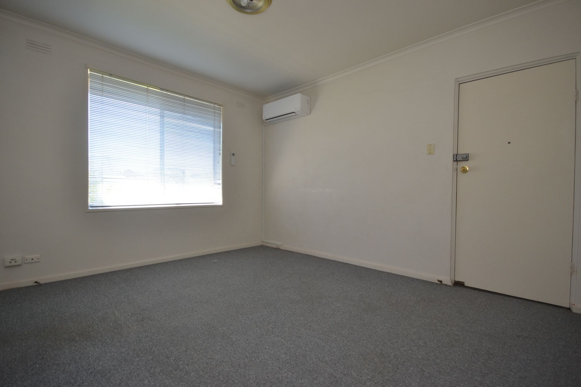 SUPER-SIZED LIVING IN A SUPERB LOCATION