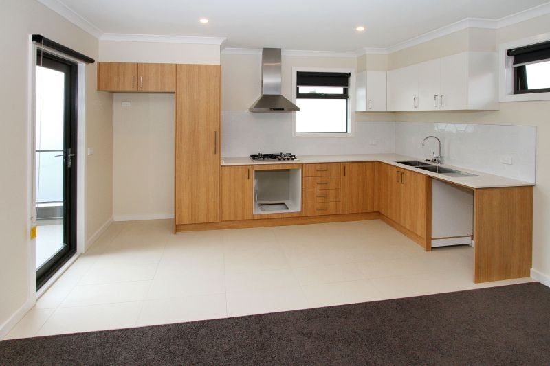 8/10 Ralph Street, Reservoir